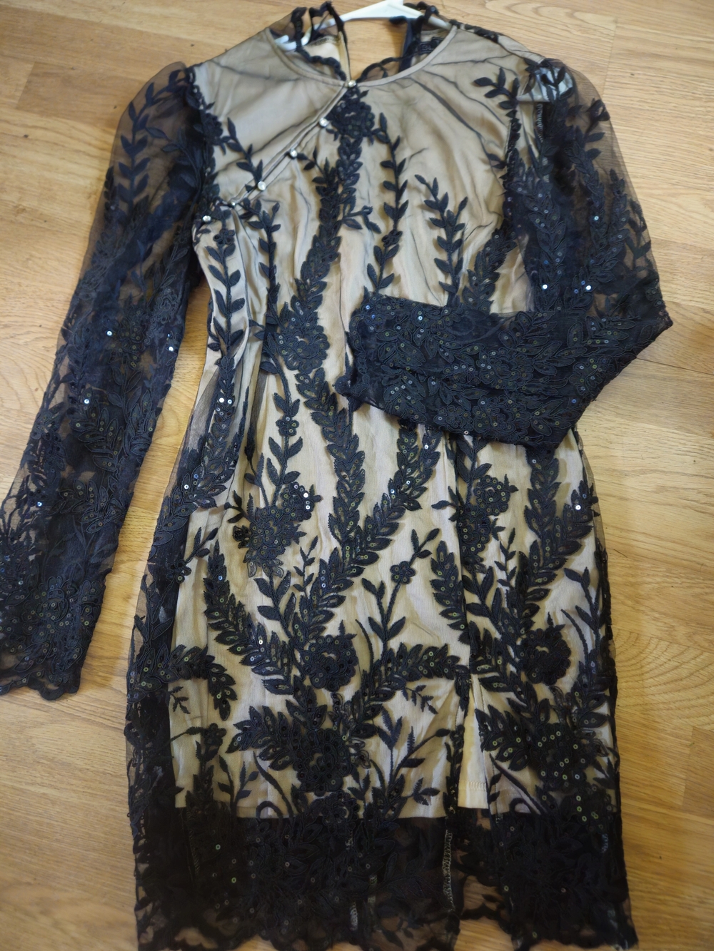 Black Embroidered Lace Long-Sleeve Dress